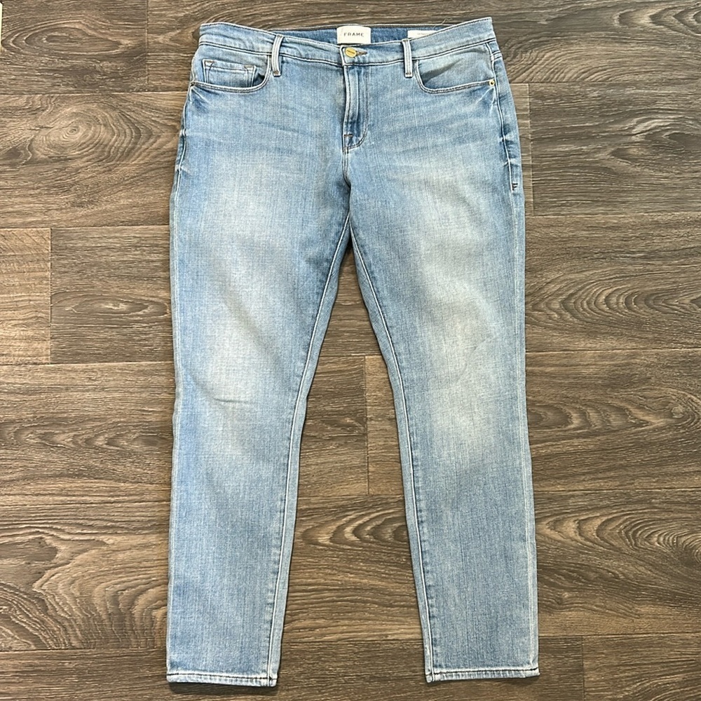 FRAME Le Garcon Tapered Leg Jeans Finn Light Wash Cropped Denim LGJ838 Size 29